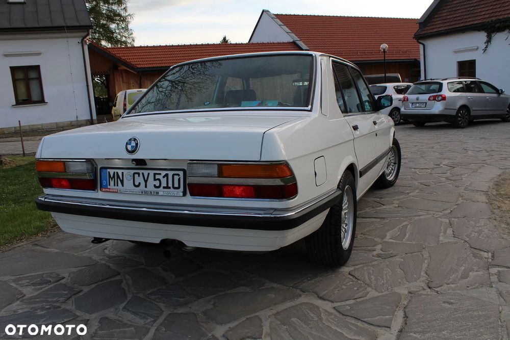 BMW Seria 5 518 i - 32
