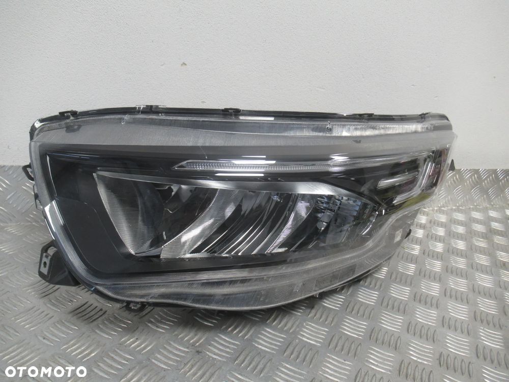 LAMPA PRZEDNIA PRZÓD LEWA IVECO DAILY IV 4 LIFT FULL LED 2019 - 2