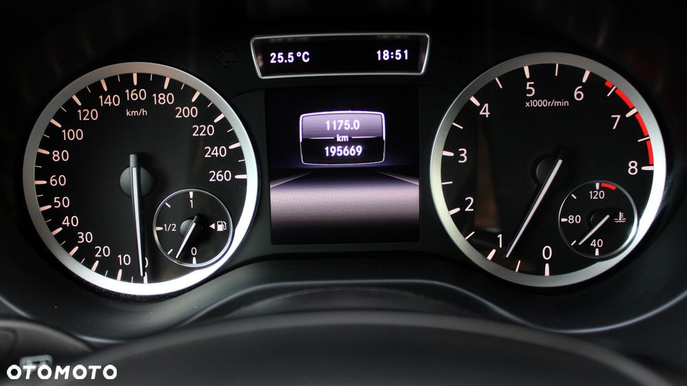 Infiniti Q30 - 34