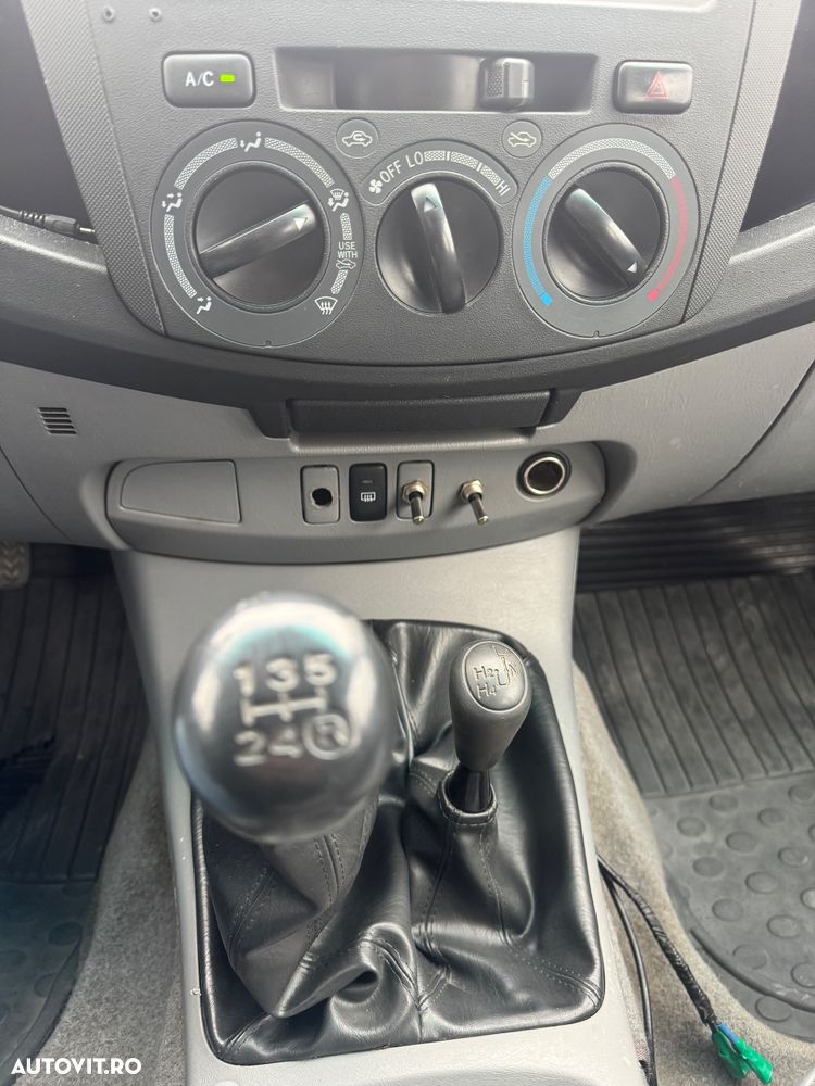 Toyota Hilux 4x4 Double Cab - 7