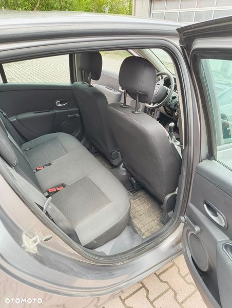 Renault Clio 1.5 dCi Alize - 8