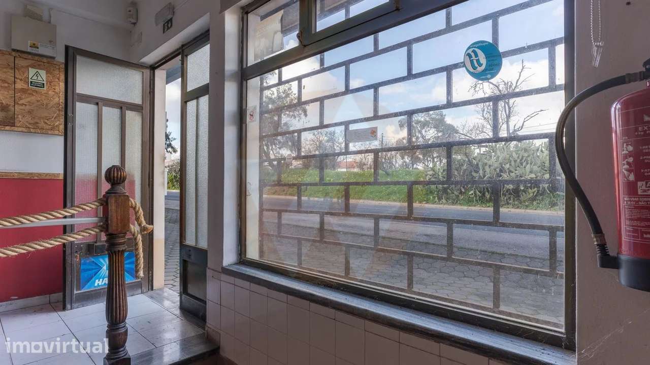 Excelente espaço comercial junto á EN125 - Grande imagem: 3/25