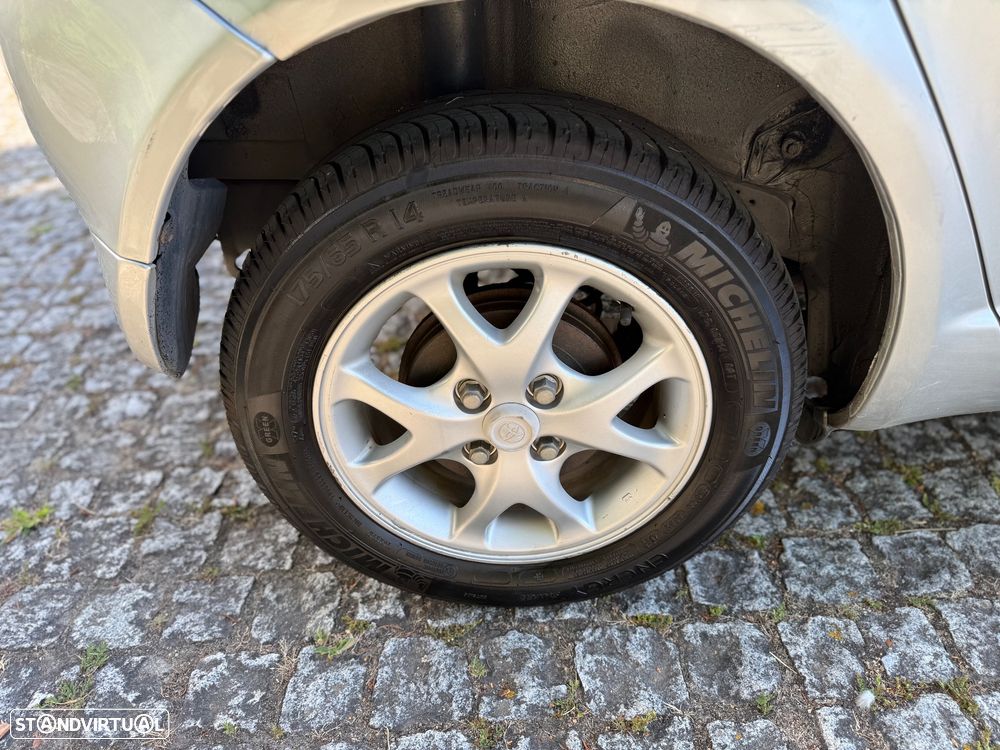 Toyota Yaris 1.0 Sol - 8