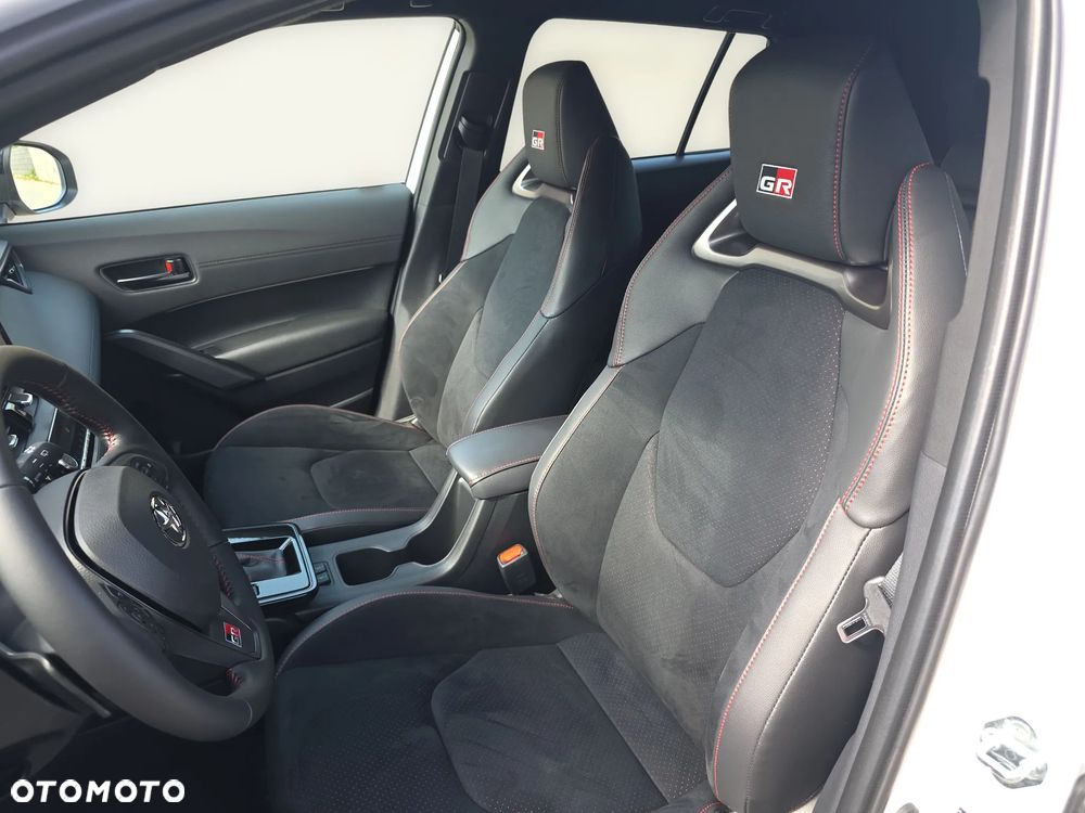 Toyota Corolla Cross - 32