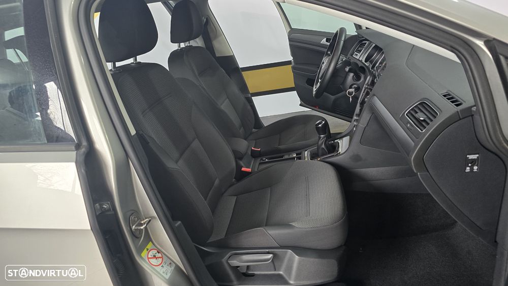 VW Golf Variant 1.6 TDi Confortline - 24