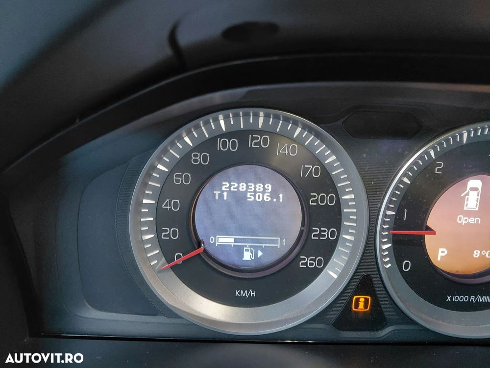 Volvo XC 60 D5 AWD Momentum - 6