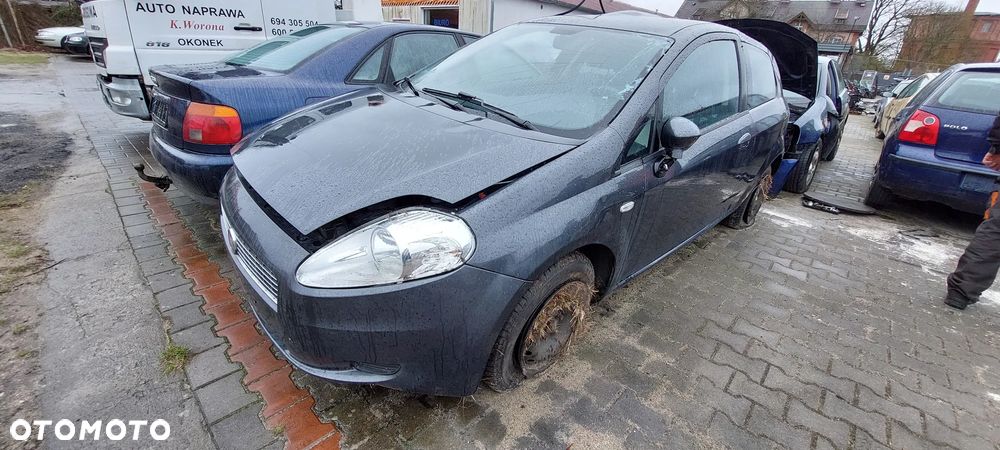 Fiat Grande Punto silnik 1,3 benzyna 2000 r. i 1,3 diesel 2006 na cześci fotel lampa lusterko klapa - 13