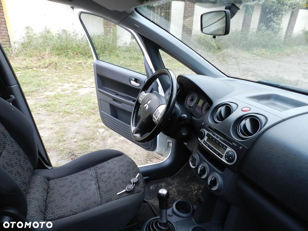 Mitsubishi Colt - 12