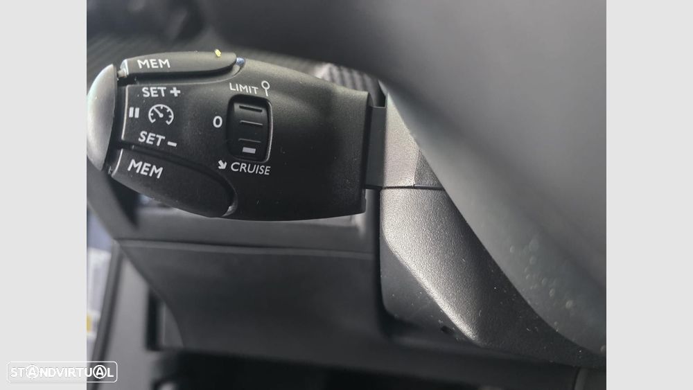 Peugeot e-2008 50 kWh Allure - 16