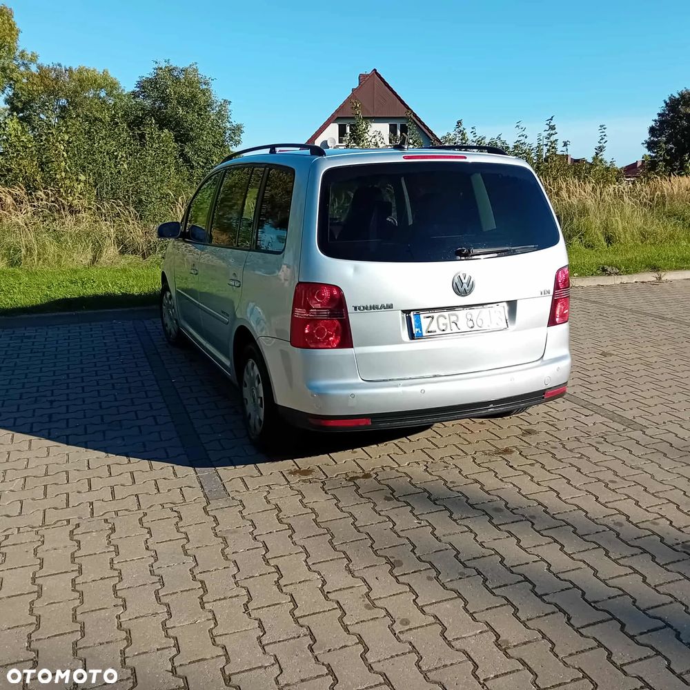 Volkswagen Touran - 12