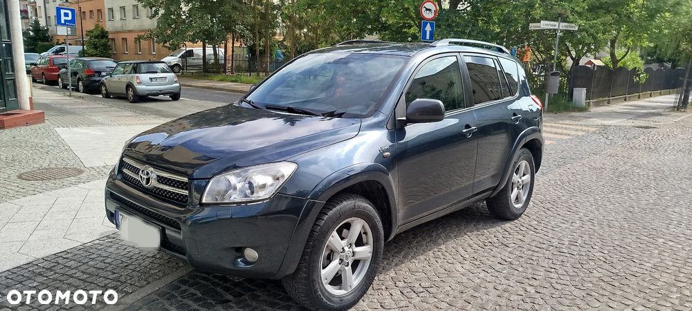 Toyota RAV4 - 1