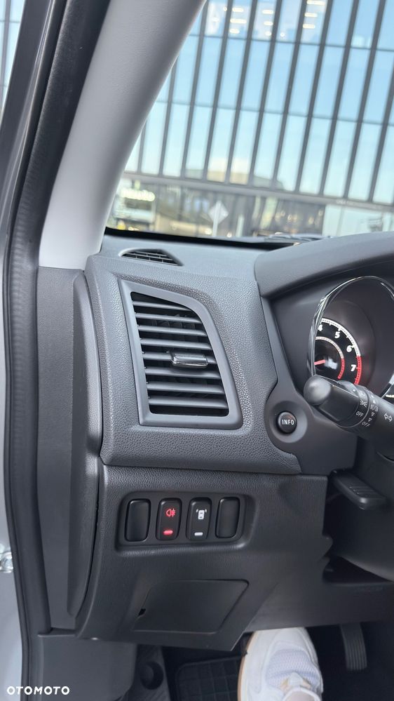 Mitsubishi Outlander - 23