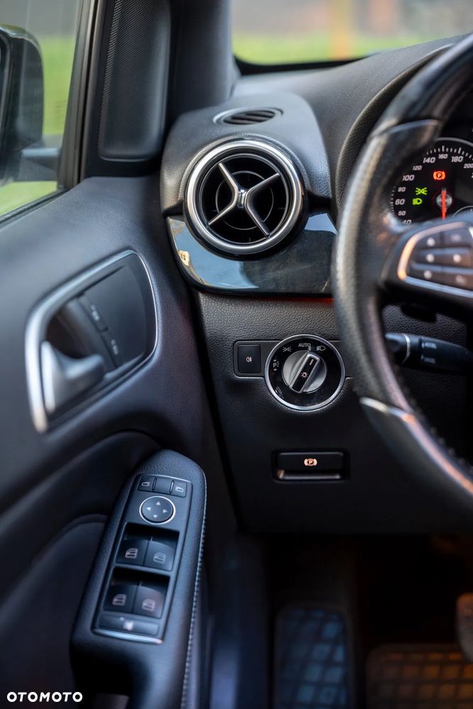 Mercedes-Benz Klasa B 250 4Matic 7G-DCT Urban - 33