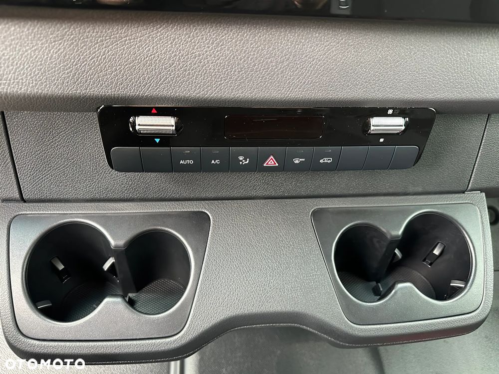 Mercedes-Benz Sprinter - 20