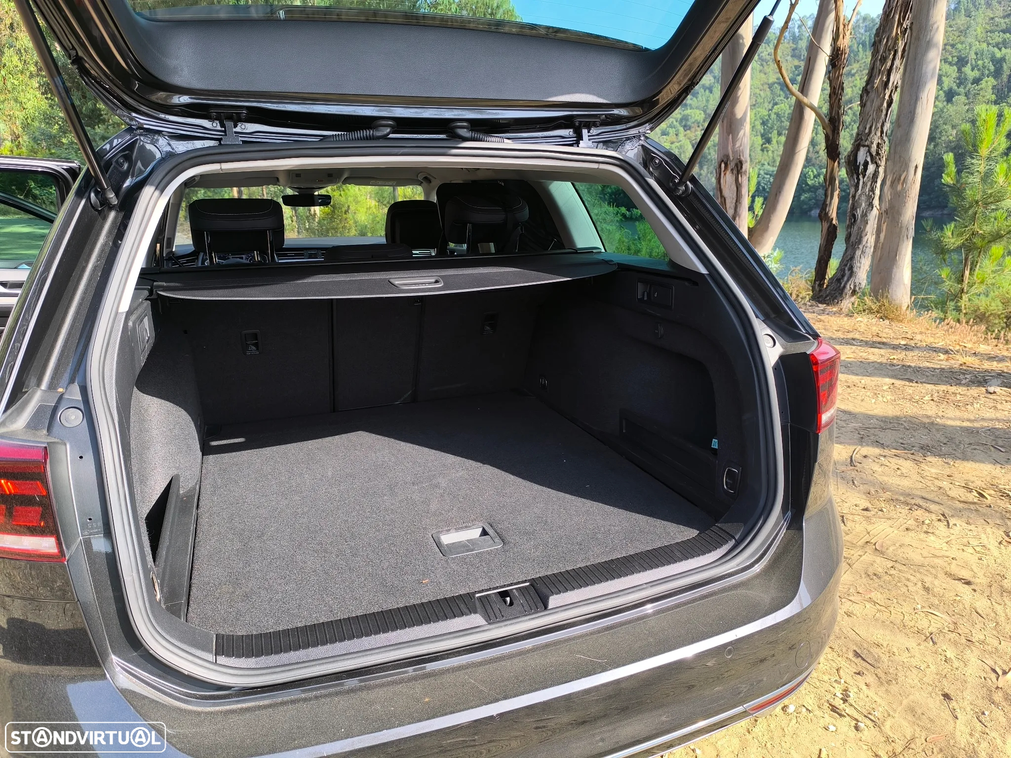 VW Passat Variant 2.0 TDi R-Line DSG - 9