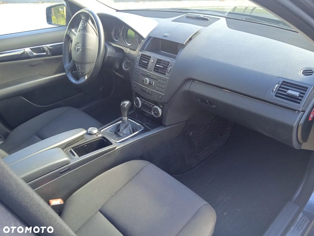 Mercedes-Benz Klasa C 180 BlueEFFICIENCY Elegance - 18