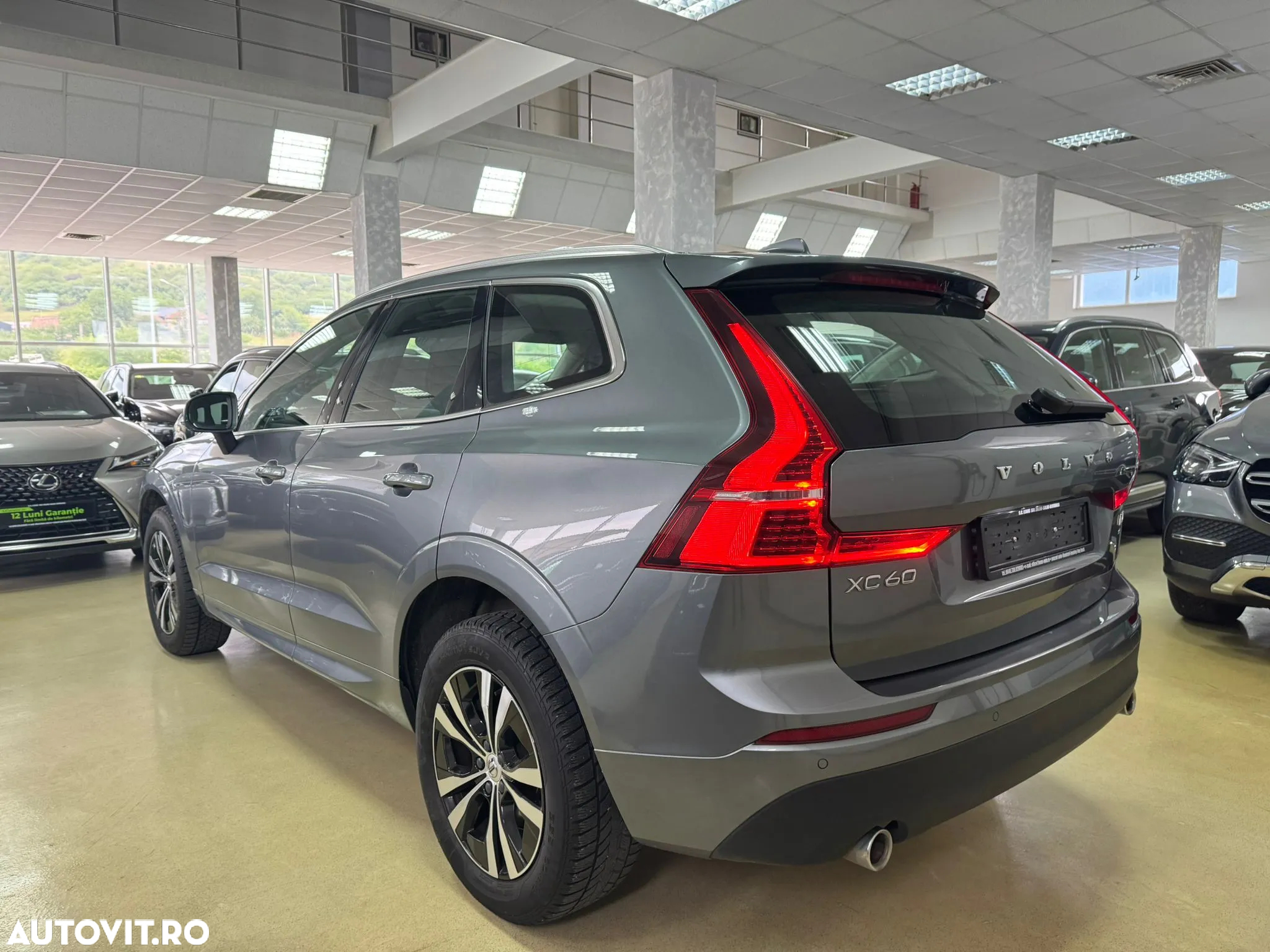 Volvo XC 60 B4 D AWD Geartronic Momentum Pro - 9