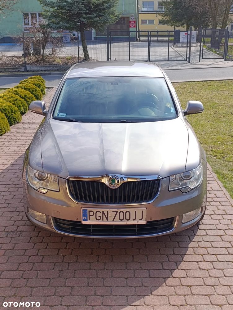 Skoda Superb 2.0 TDI DSG Ambition - 1