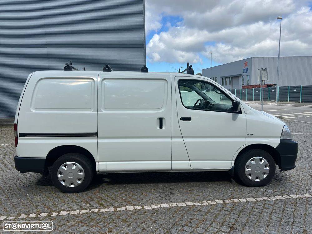 Toyota HIACE - 11