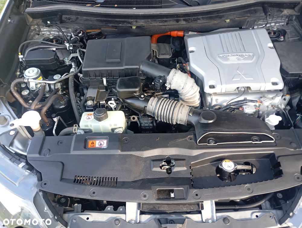 Mitsubishi Outlander - 8