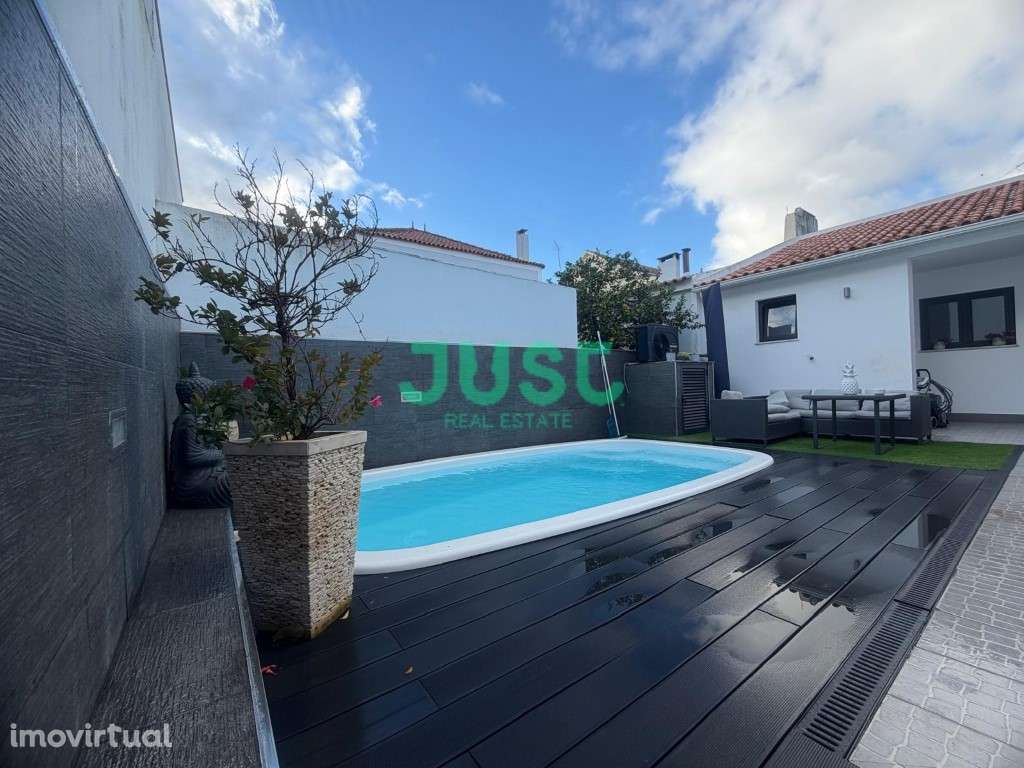 Moradia isolada, T3, seminova com garagem e piscina na Quinta do Conde - Grande imagem: 4/43