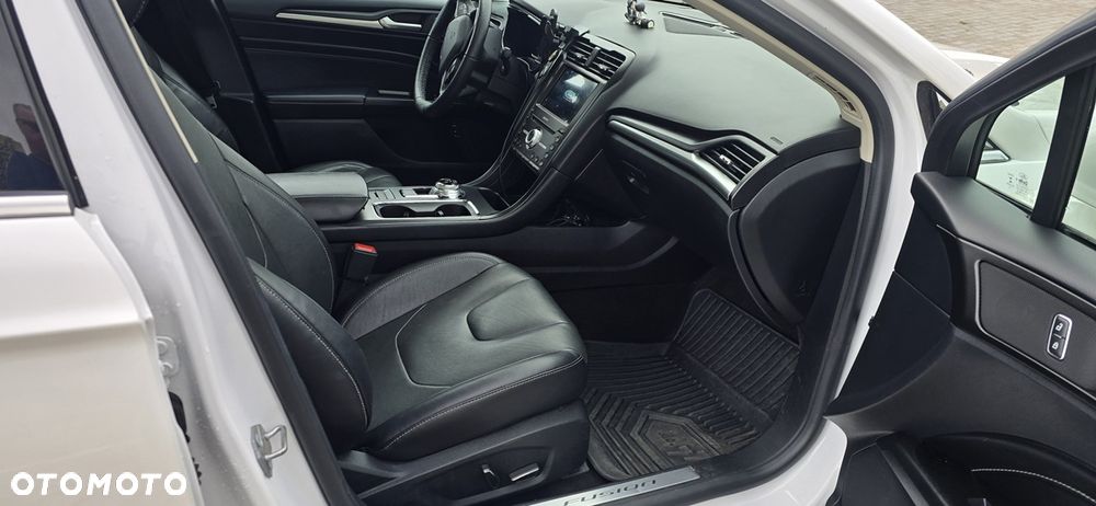 Ford Fusion - 7