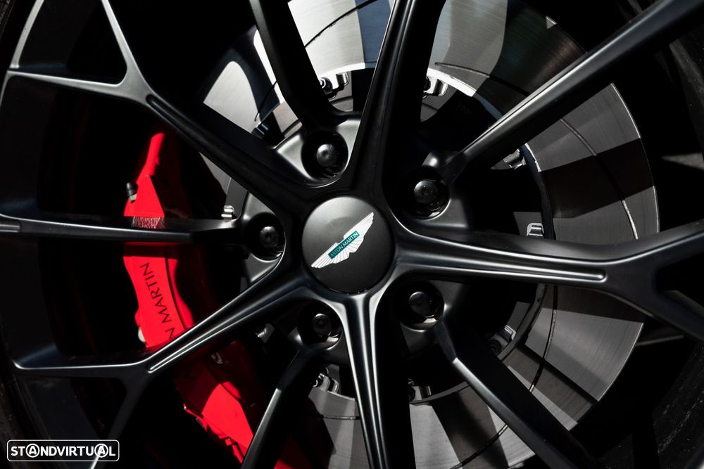 Aston Martin Vantage Coupe V8 - 37