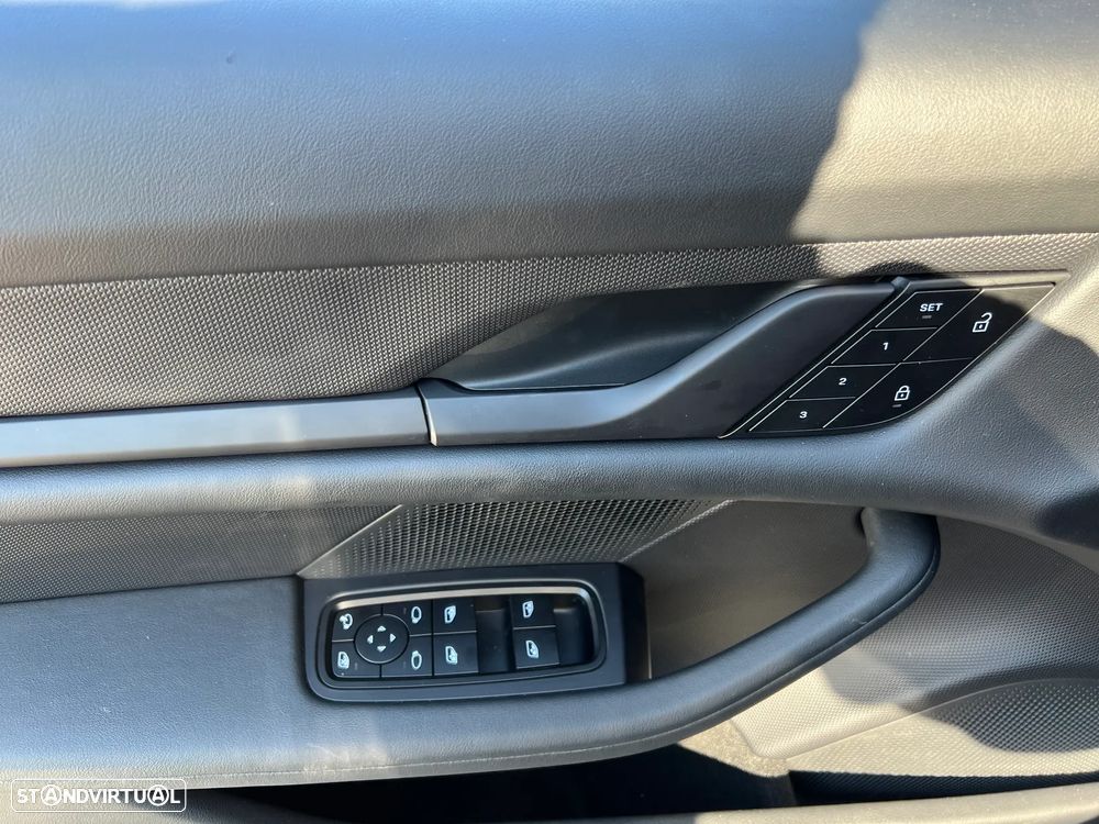 Porsche Taycan Cross Turismo 4 - 13