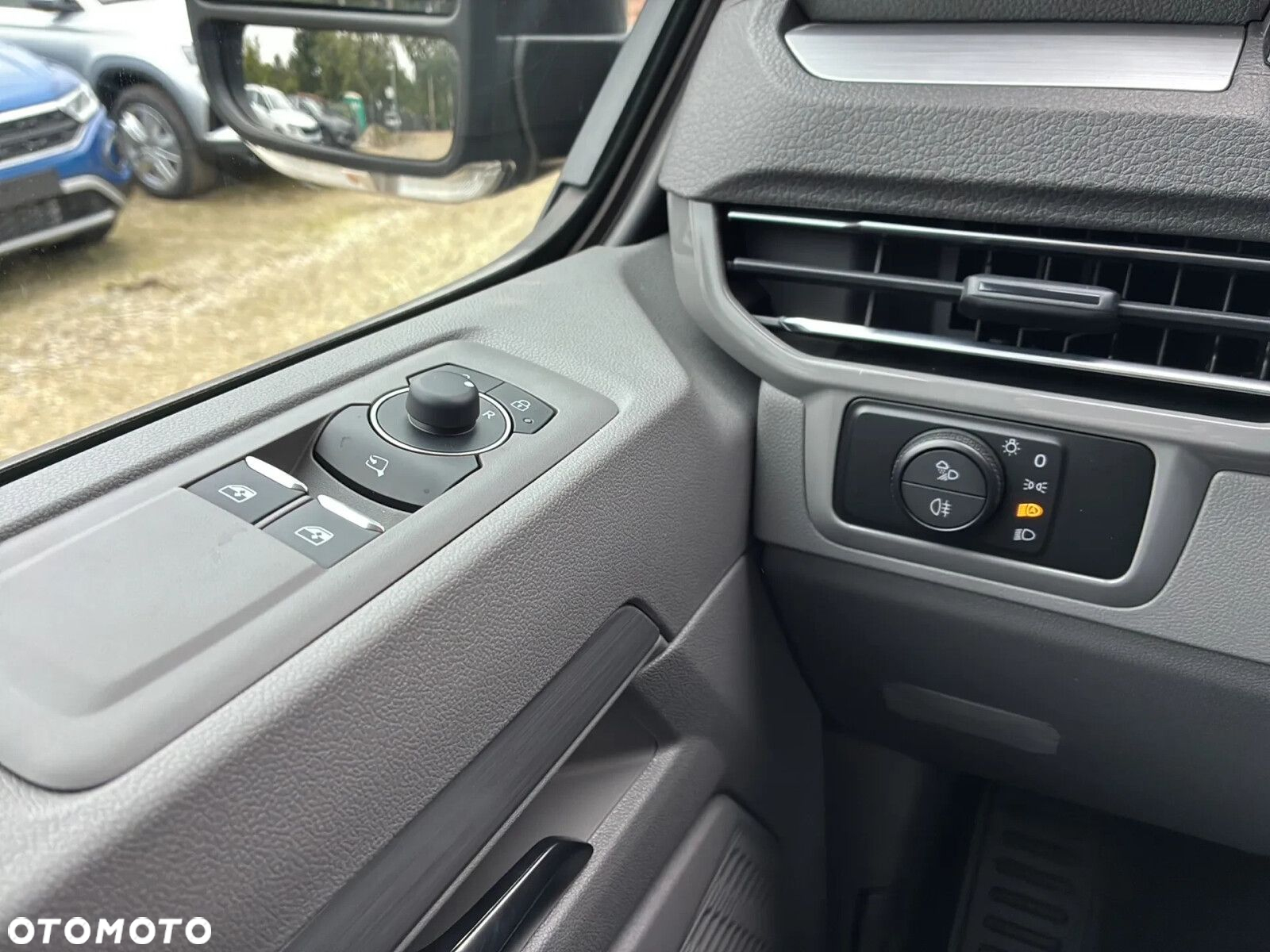 Volkswagen Caravelle - 29
