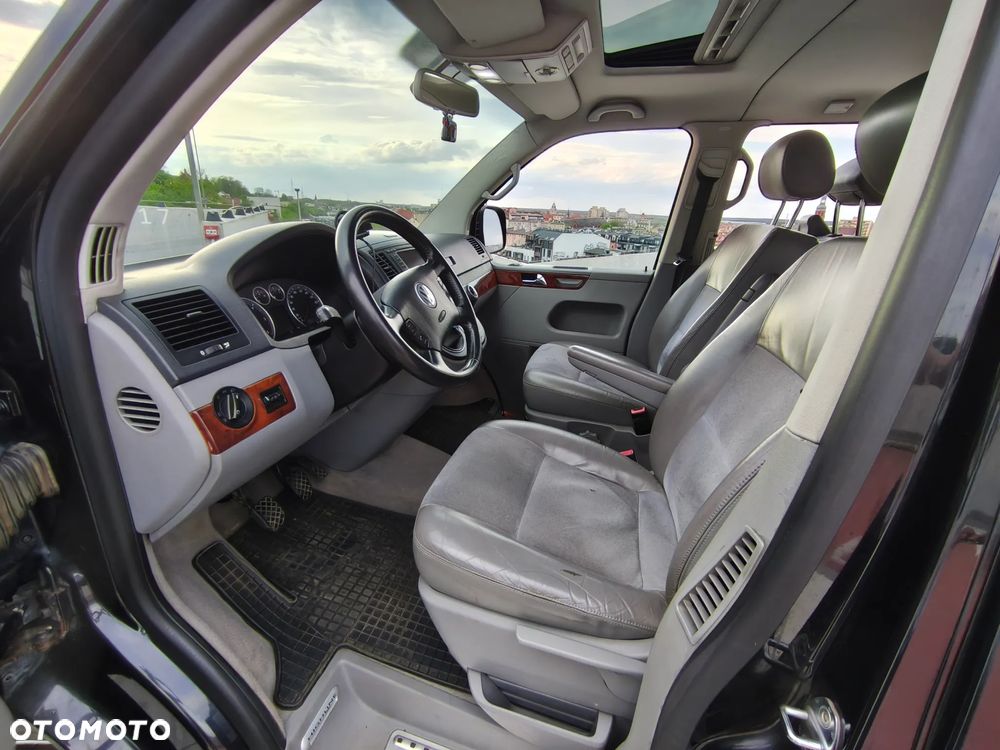 Volkswagen Multivan - 25