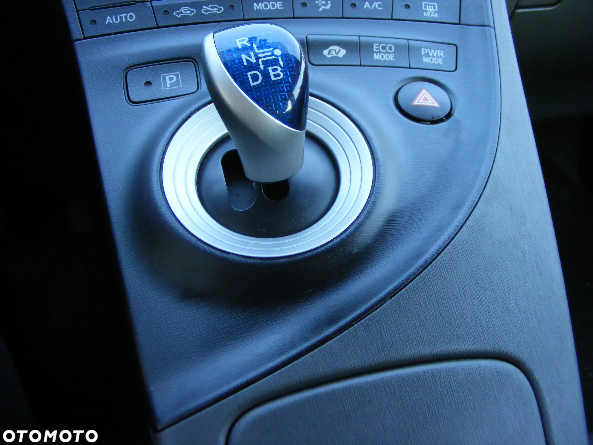 Toyota Prius (Hybrid) Executive - 14