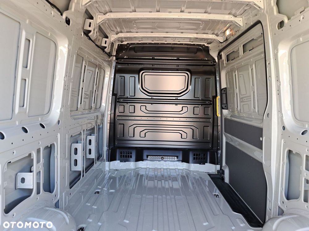 Volkswagen Crafter 35 furgon wysoki dach, 2,0 TDI 177KM, przedni, 6-bieg manualna 3640 mm, Euro 6 - 14