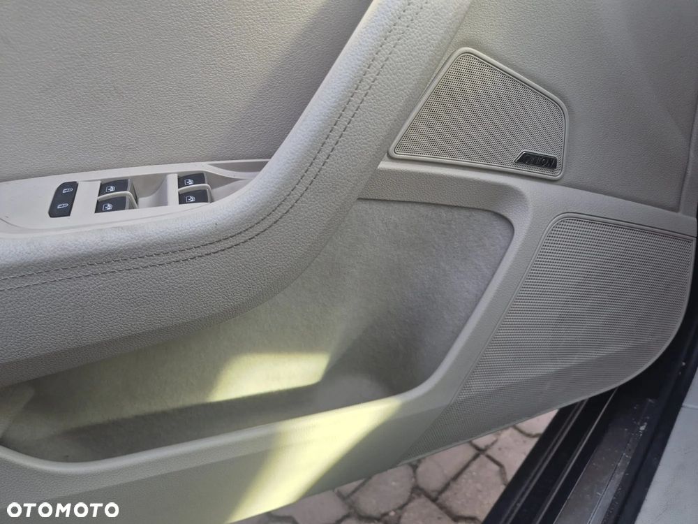 Skoda Superb 2.0 TDI SCR L&K DSG - 8