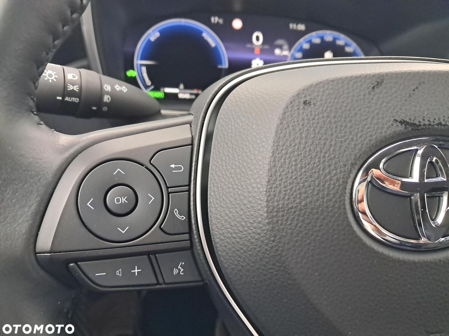 Toyota Corolla 1.8 Hybrid Comfort - 22