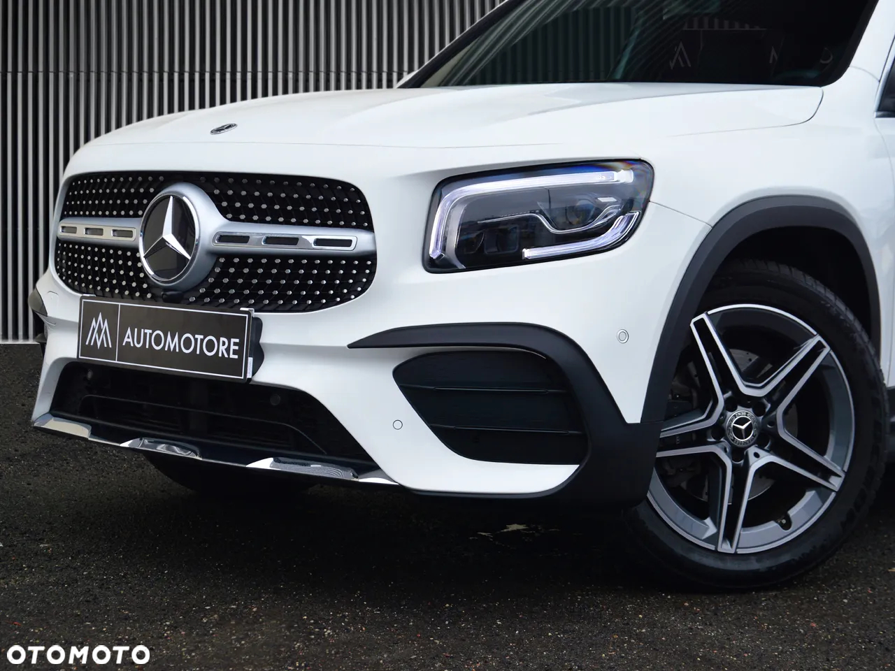 Mercedes-Benz GLB 200 4-Matic AMG Line 8G-DCT - 2