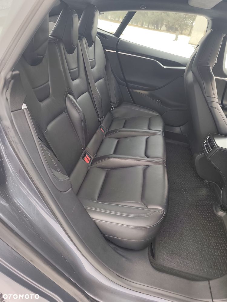 Tesla Model S D Performance - 10