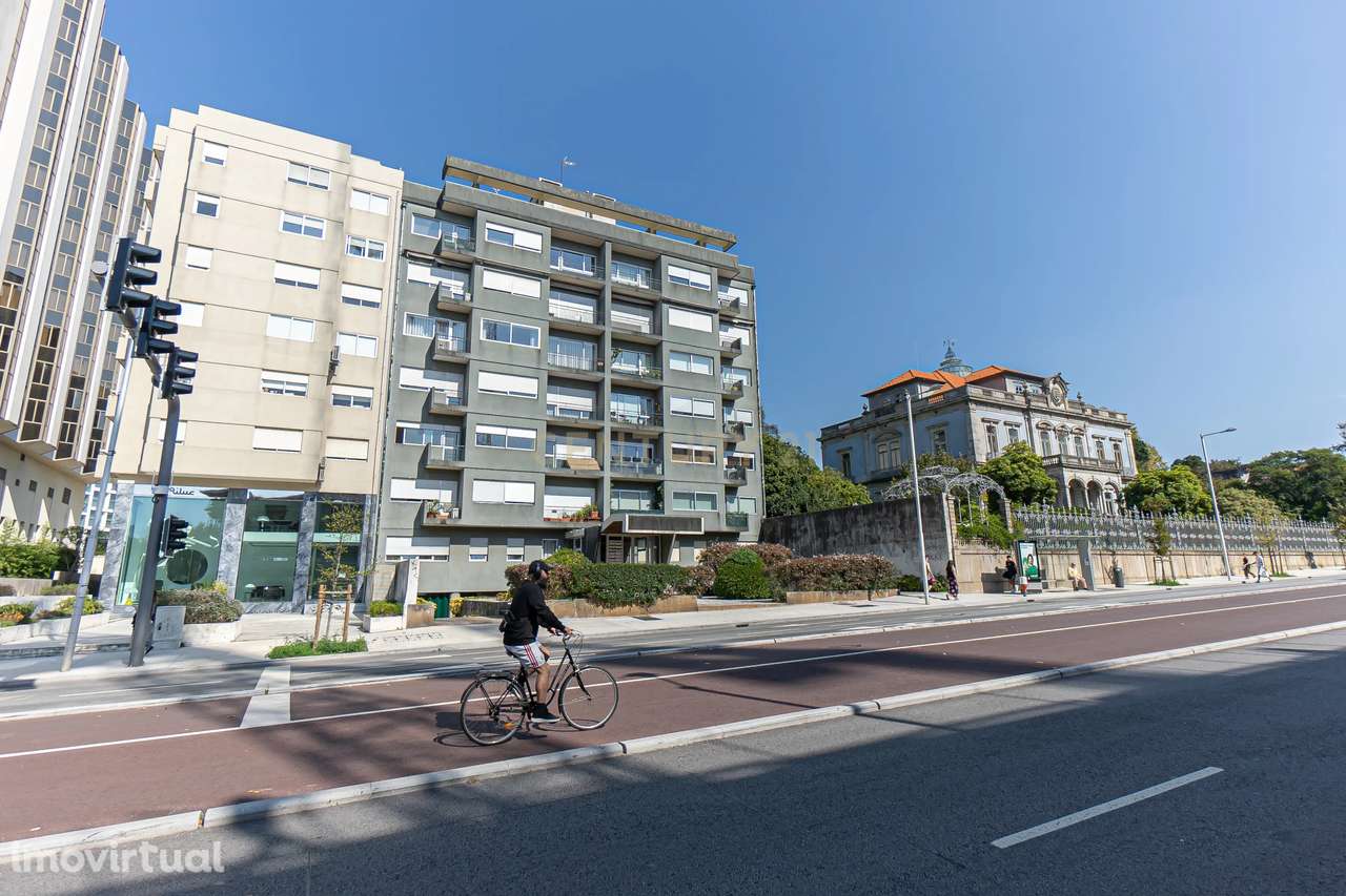 Apartamento T3 com garagem em box para arrendamento na Avenida da Boav - Grande imagem: 2/47