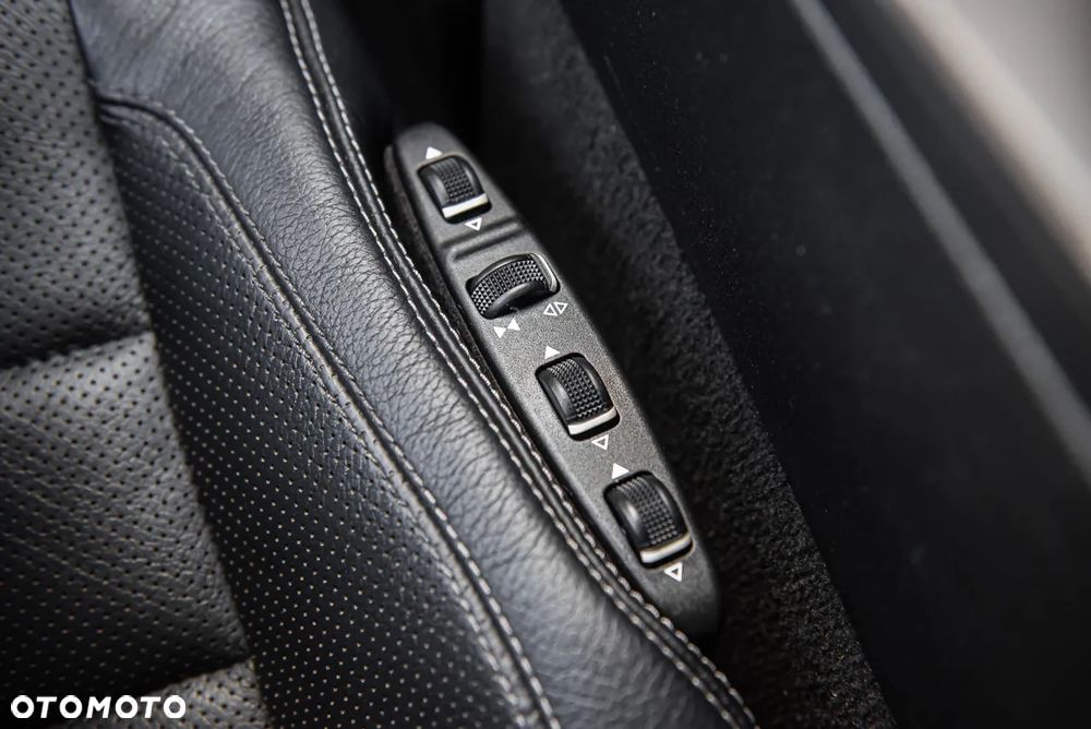 Mercedes-Benz Klasa E 350 CGI Coupe BlueEFFICIENCY 7G-TRONIC Avantgarde - 27
