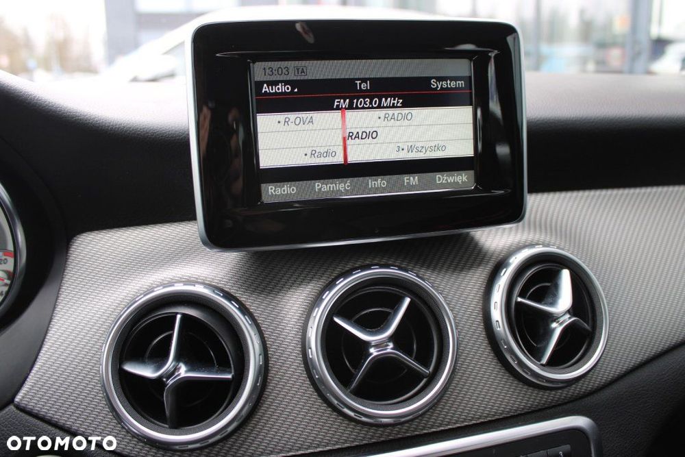 Mercedes-Benz GLA - 33