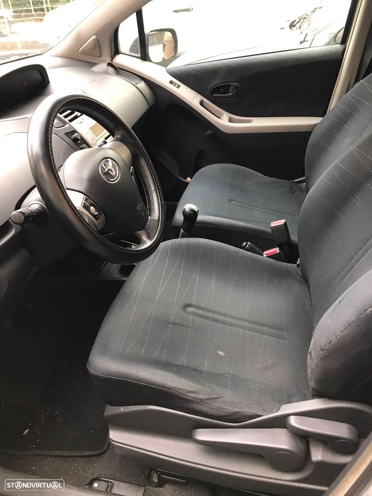 Toyota Yaris 1.0 VVT-i - 4