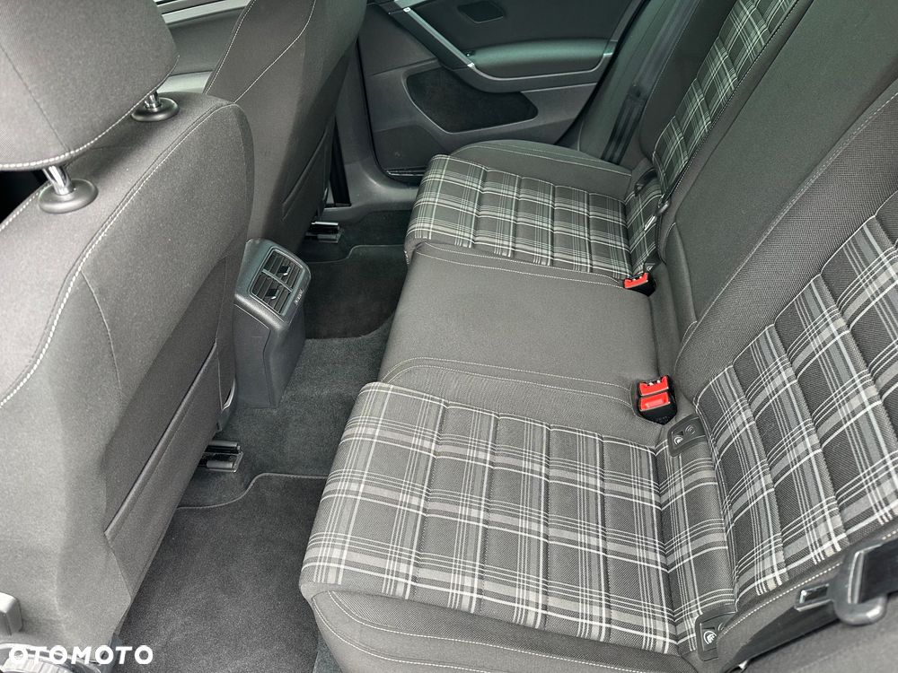Volkswagen Golf - 25