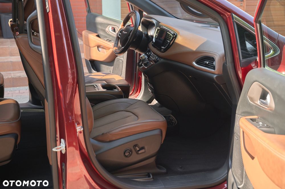 Chrysler Pacifica - 22