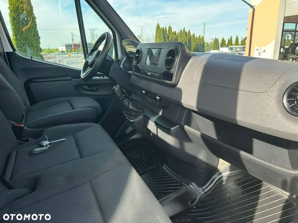 Mercedes-Benz Sprinter - 16