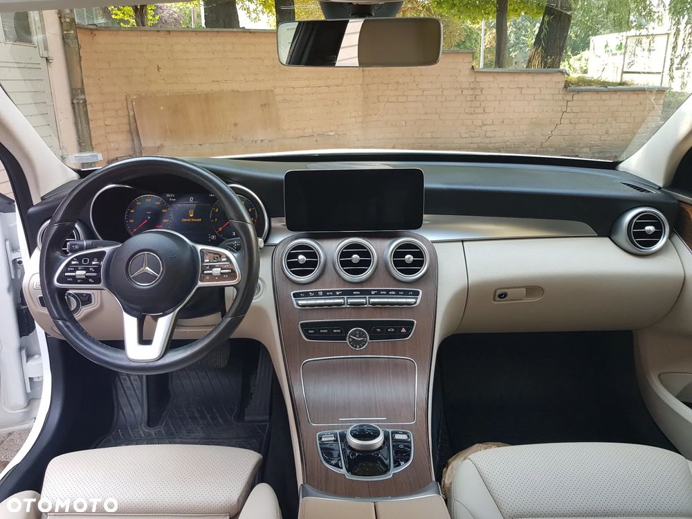 Mercedes-Benz Klasa C 300 4Matic 9G-TRONIC Exclusive - 16