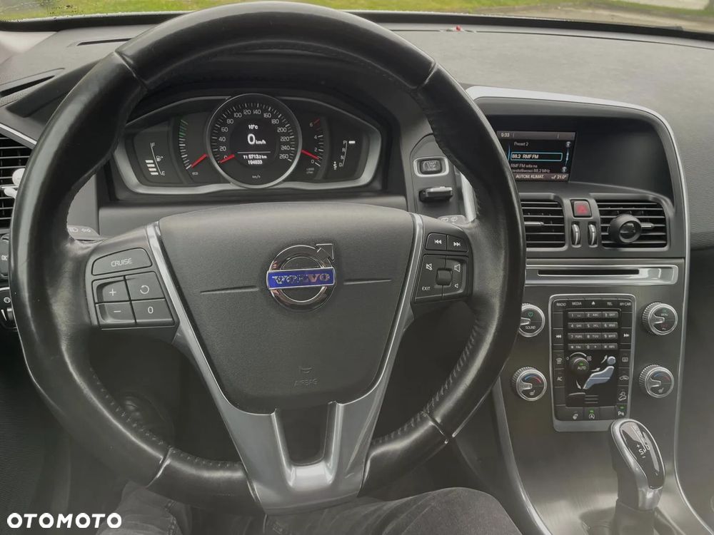Volvo XC 60 D4 AWD Momentum - 8