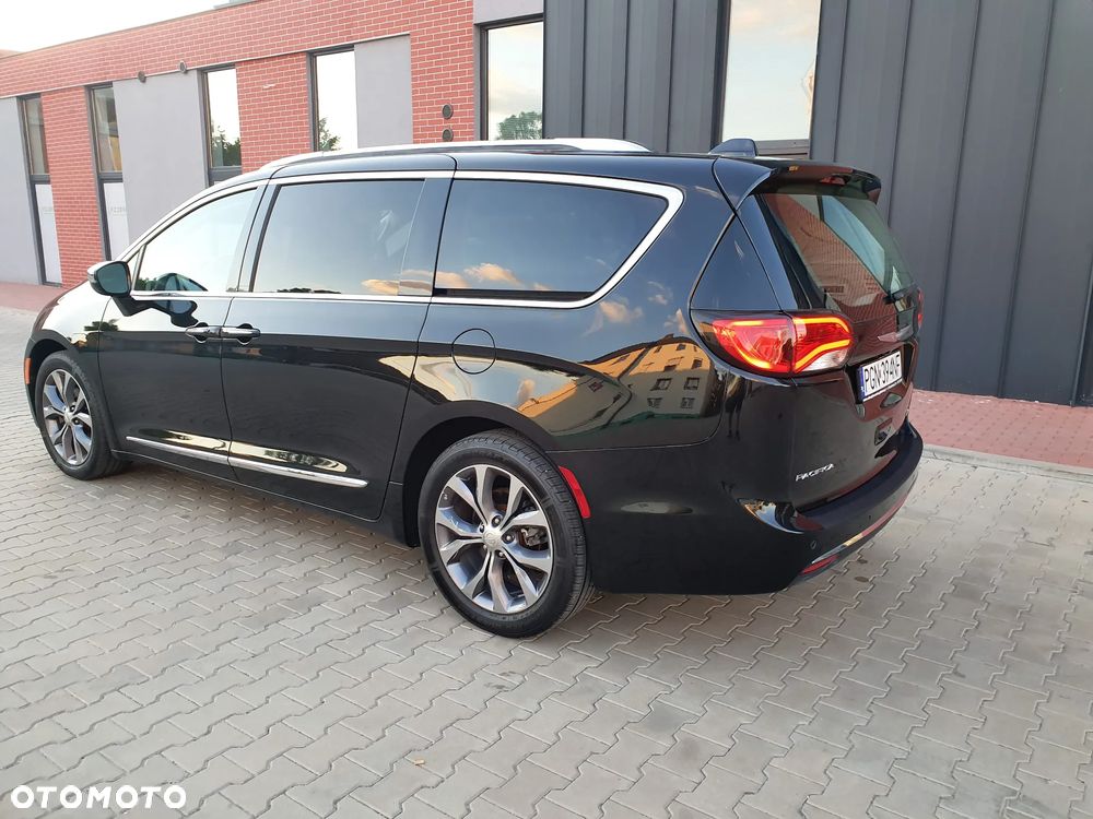 Chrysler Pacifica - 2