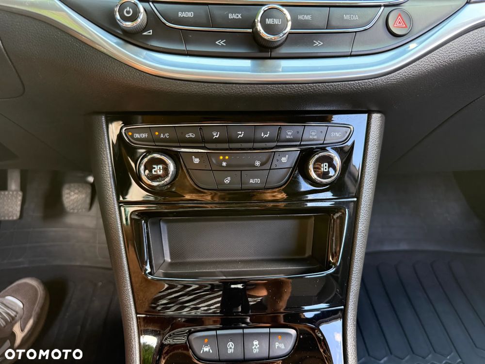 Opel Astra 1.4 Turbo Innovation - 19