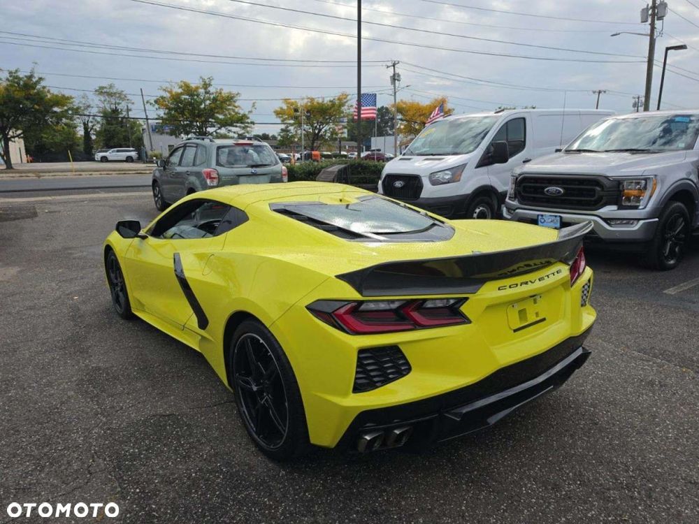 Chevrolet Corvette - 4
