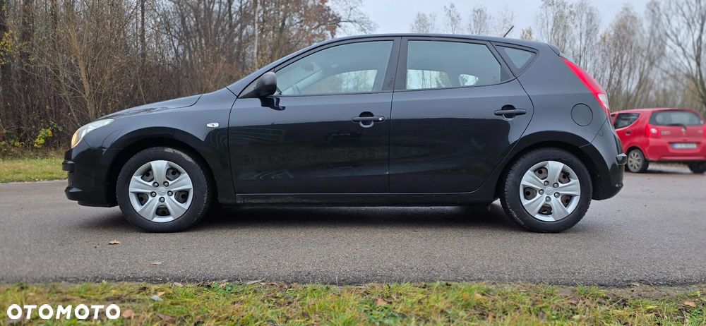 Hyundai i30 1.4 Base + - 12