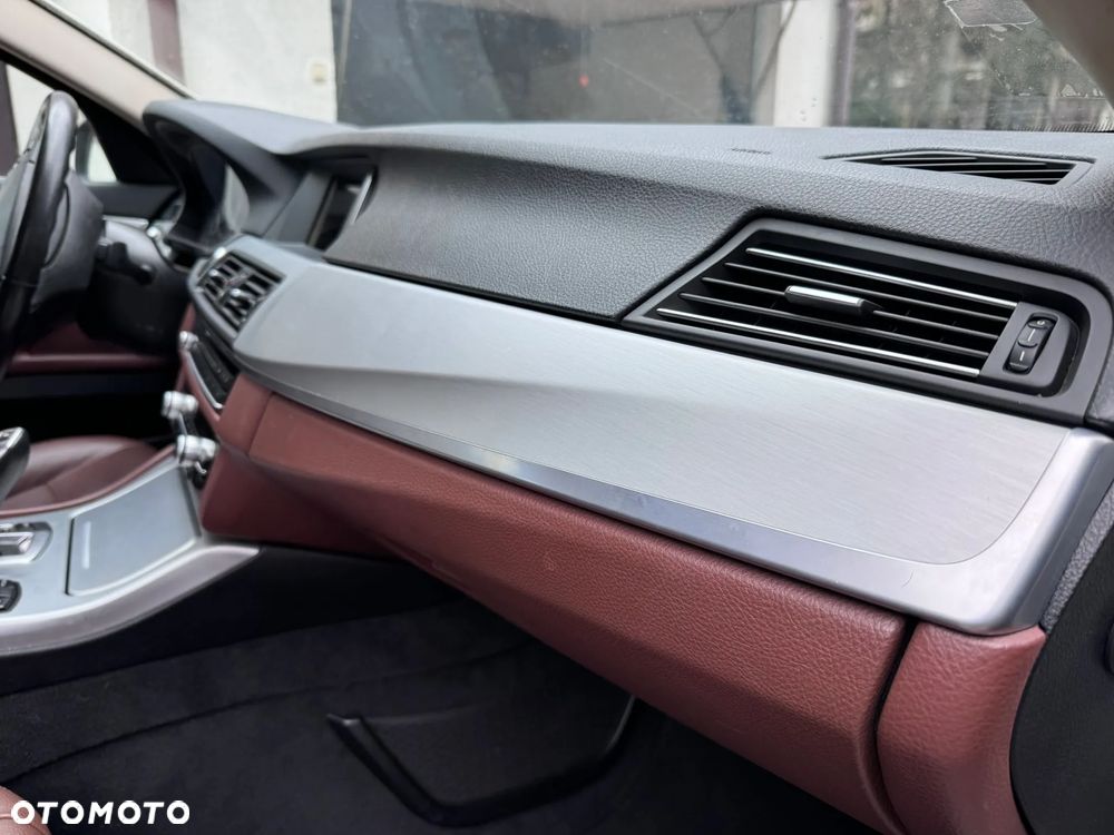 BMW Seria 5 525d xDrive - 18